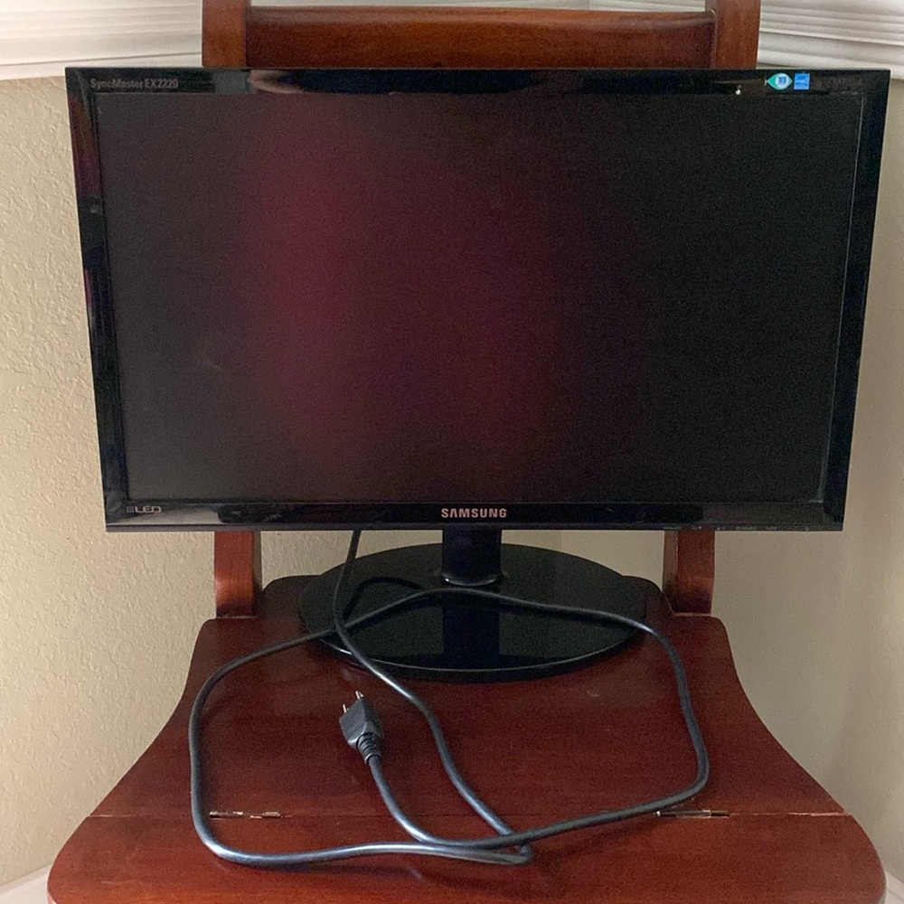 Samsung SyncMaster EX2220 LED Monitor with stand - used